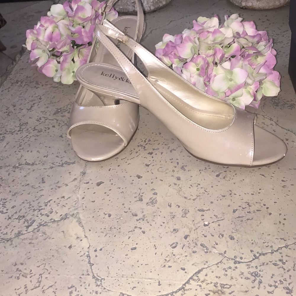 Kelly and Katie two Md a half inch heel!🌺🌺🌺